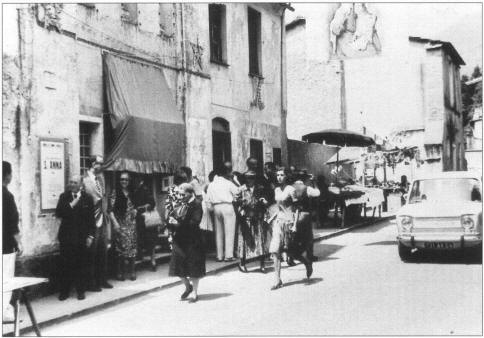 La popolosa Via Sant'Anna nel 1969